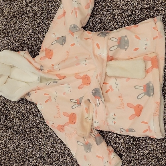 🦩 3 for $25 like new fluffy baby girl robe - Picture 1 of 4